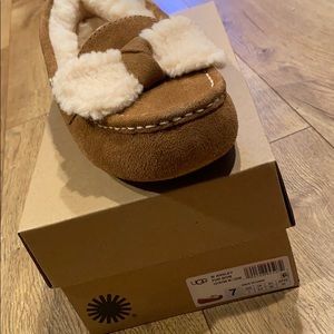 BNIB UGG w Ansley Fur Bow slippers SZ 7 EU38